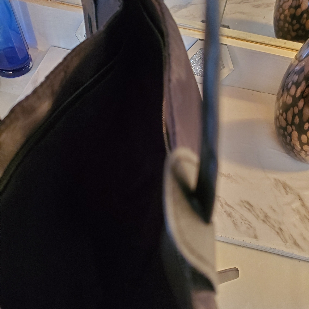 Black,fully Lined Tote - Picture 6 of 8